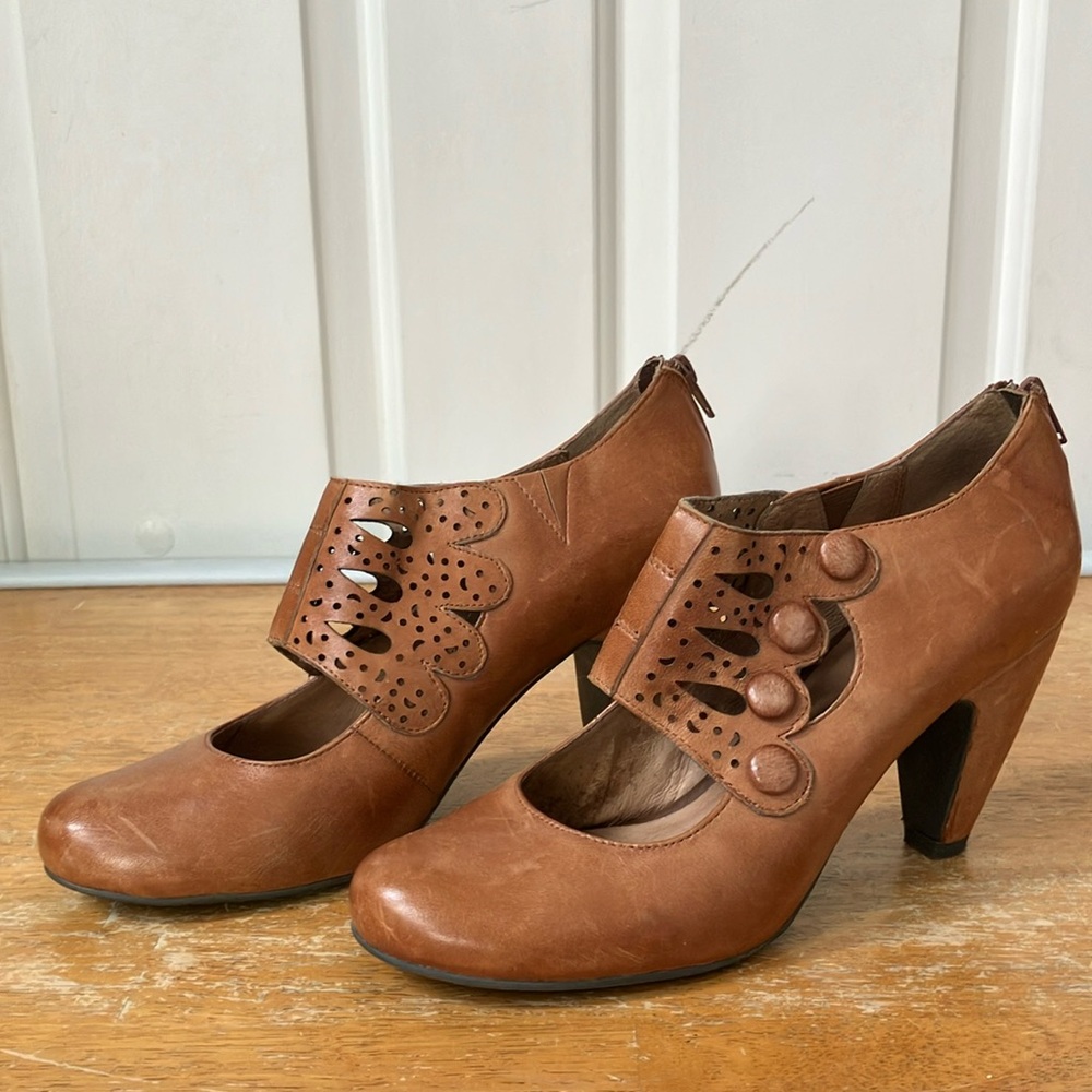 Miz Mooz Tan Sharon Retro High Heel Mary Jane Pump Size 10